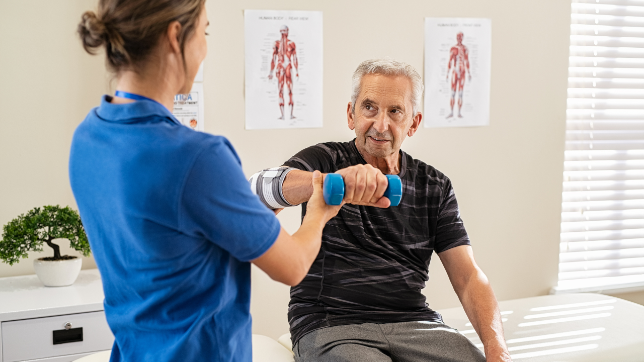 5 Ways Physical Therapy Helps You Recover from Hand and Wrist Injuries